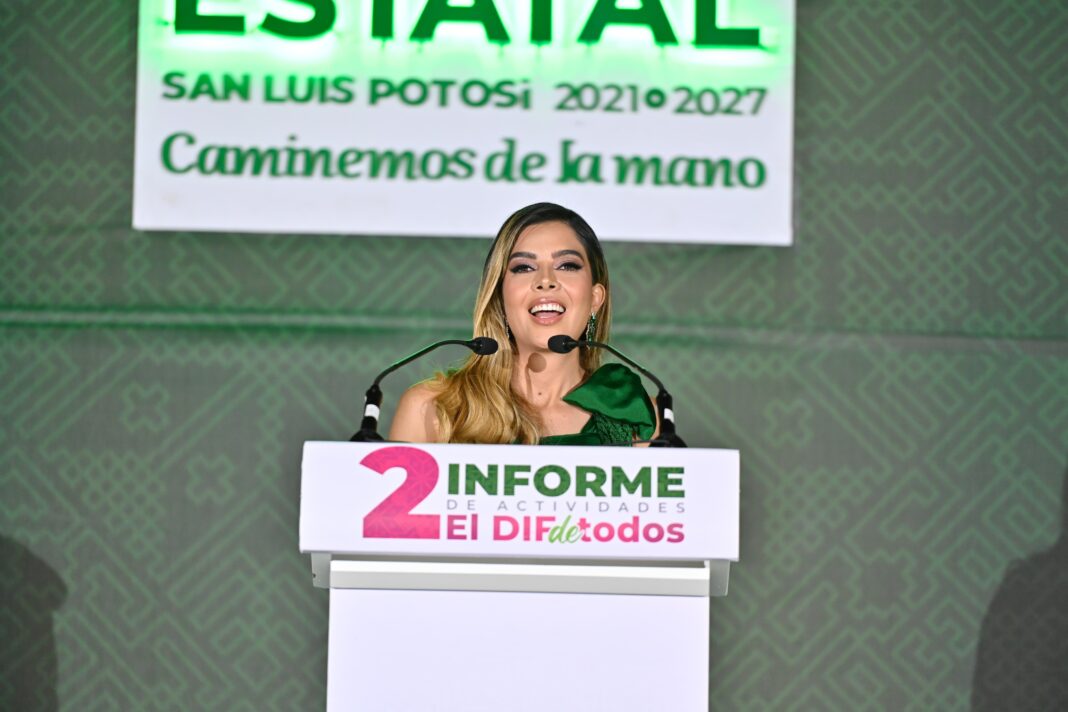 RINDIÓ RUTH INFORME DEL DIF ESTATAL